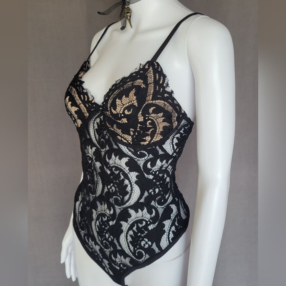 Sz M lace bodysuit